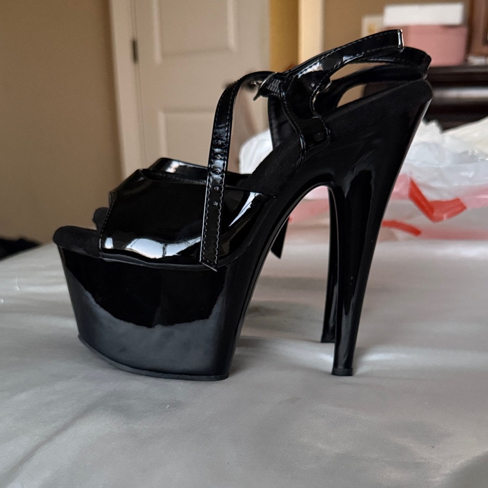 Pleaser Adore 709 size 8